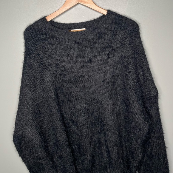 Talulah Oversized Eyelash Knit Fuzzy Sweater - Picture 4 of 10